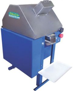 Moenda de cana B-722 TURBO rolos de INOX, com motor 110V e chave de reversão - Maqtron
